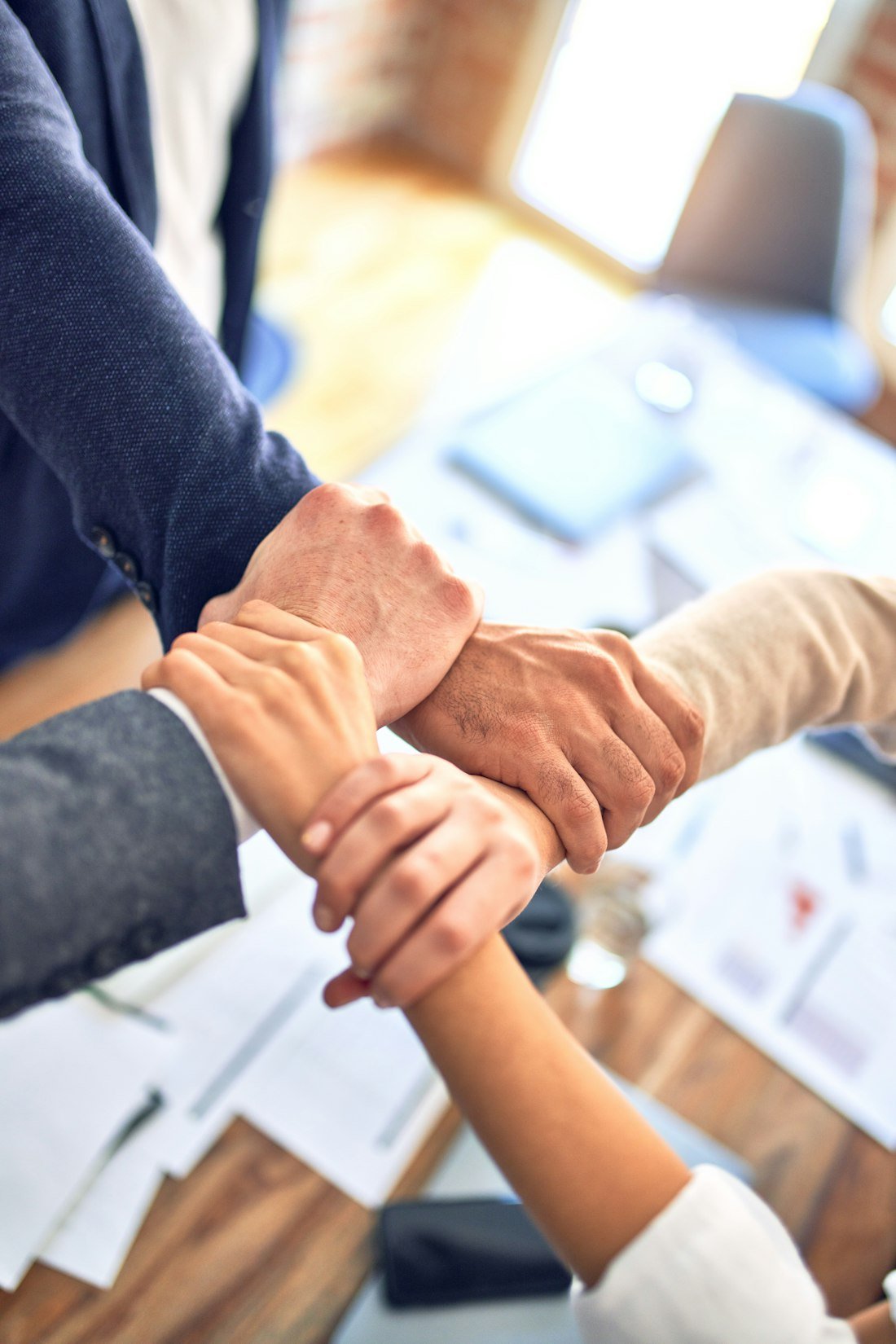 Discuție de coaching financiar la o masă